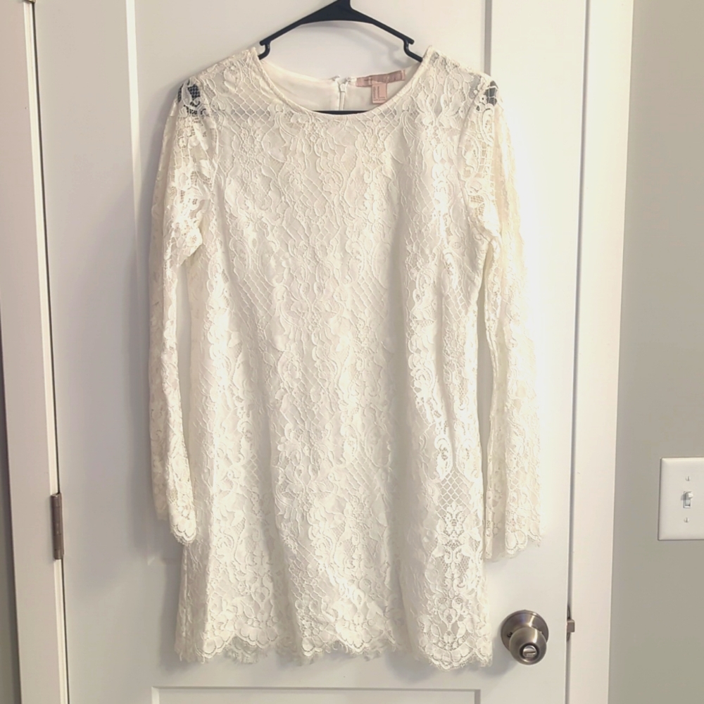 Forever 21 size M White lace dress with scalloped detail